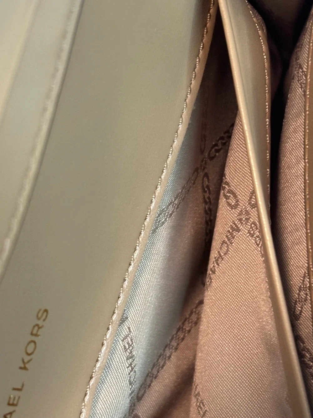 MICHAEL KORS ($158) Izzy Large Slim Wallet in Camel Pebbled Leather (Retail)